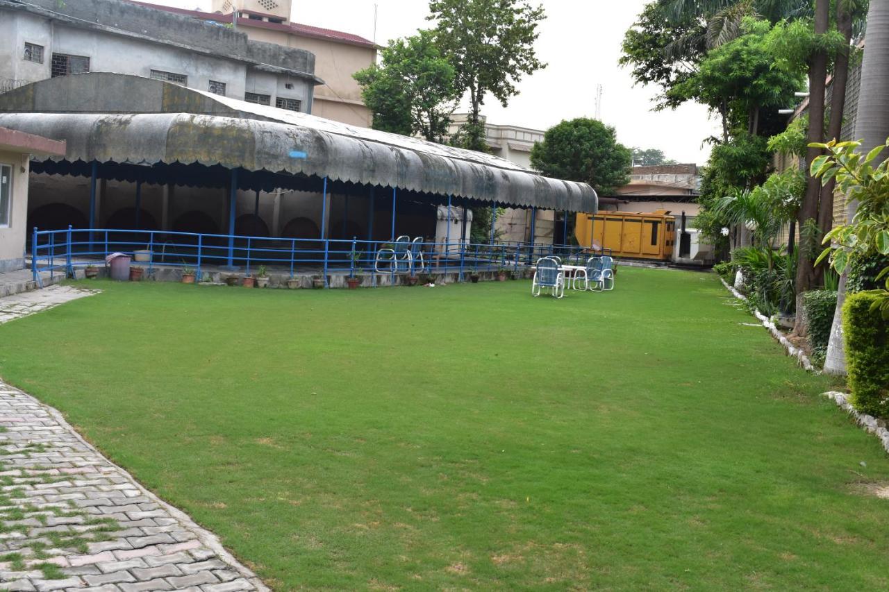 Hotel Royal Palace Rawalpindi Exteriör bild